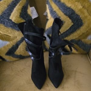 Shoe Dazzle Elegant Black Heeled Boots